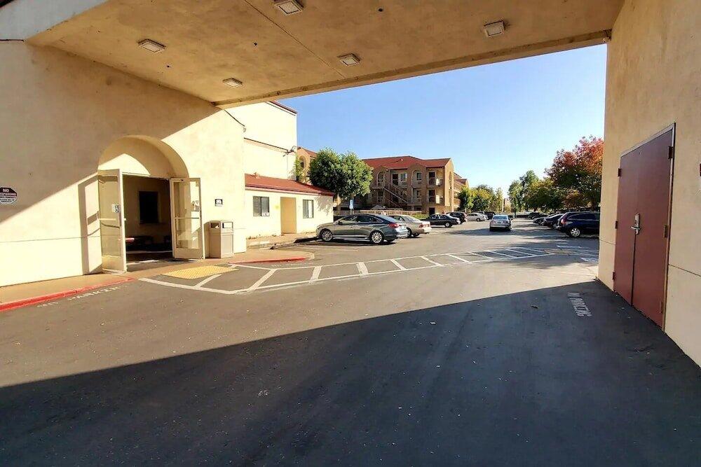Foto del exterior de Hotel California Inn &amp;amp; Suites Rancho Cordova - Sacramento