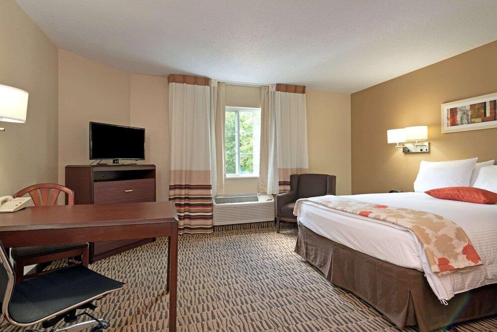 Foto de una habitación de Hotel MainStay Suites Cincinnati Blue Ash