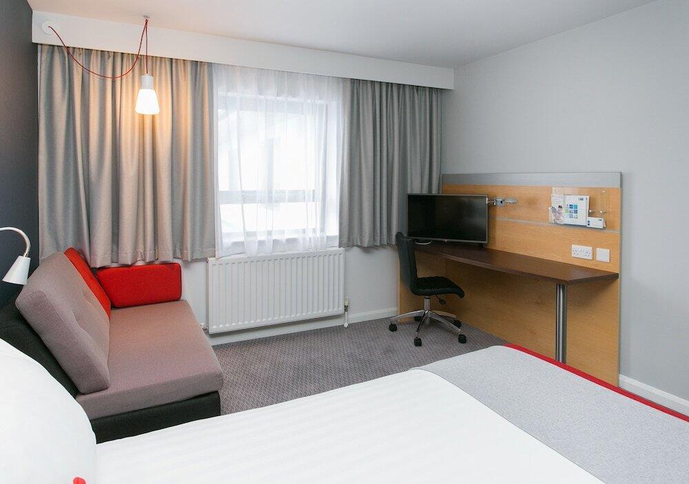 Foto de una habitación de Holiday Inn Express Antrim, an IHG Hotel
