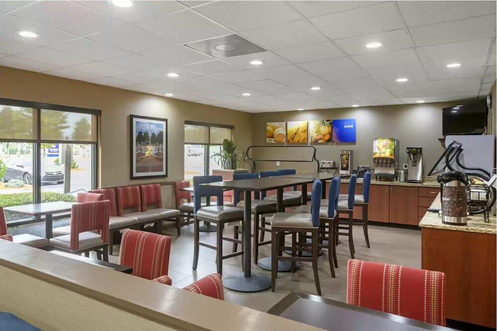 Foto de restauración de Hotel Comfort Inn &amp;amp; Suites Peachtree Corners