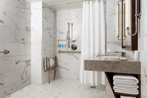 Foto del baño de Hotel Boston Marriott Long Wharf