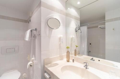 Foto del baño de Hotel Ramada by Wyndham Hannover