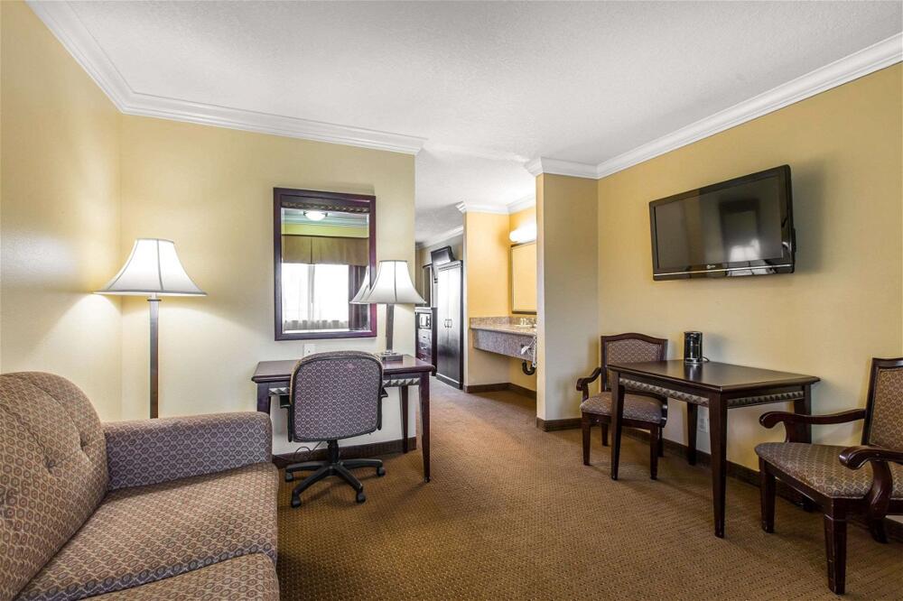 Foto de una habitación de Hotel Quality Inn &amp;amp; Suites Bell Gardens-Los Angeles