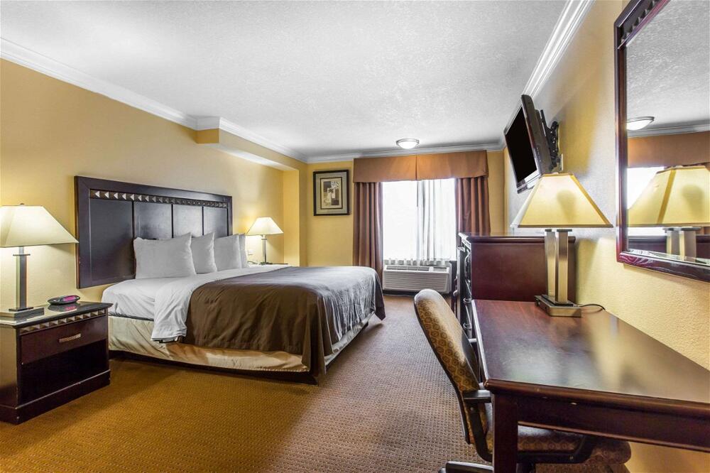 Foto de una habitación de Hotel Quality Inn &amp;amp; Suites Bell Gardens-Los Angeles