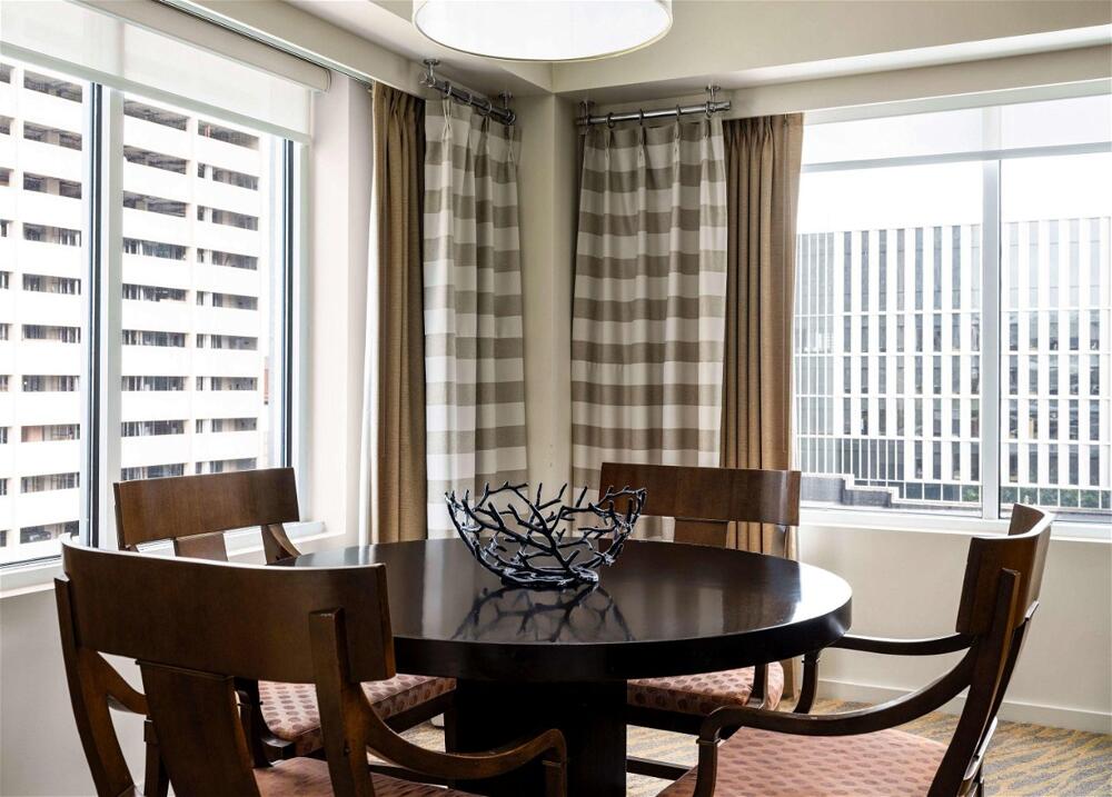Foto de una habitación de The Inn at Penn, A Hilton Hotel
