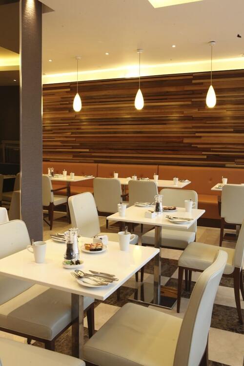 Foto de restauración de Hotel Park Grand London Heathrow
