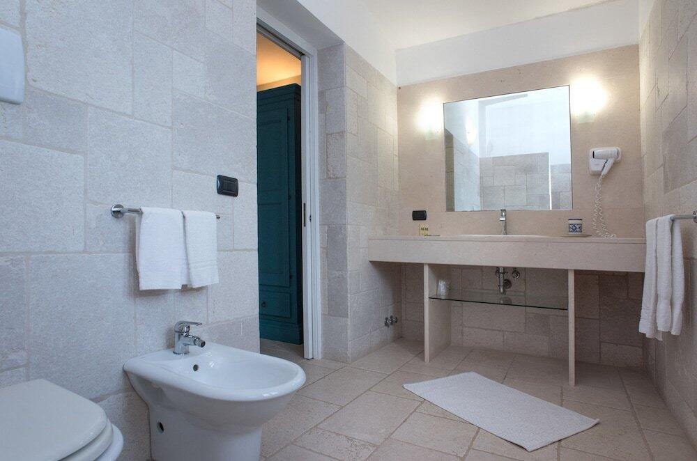 Foto del baño de Hotel Masseria Panareo