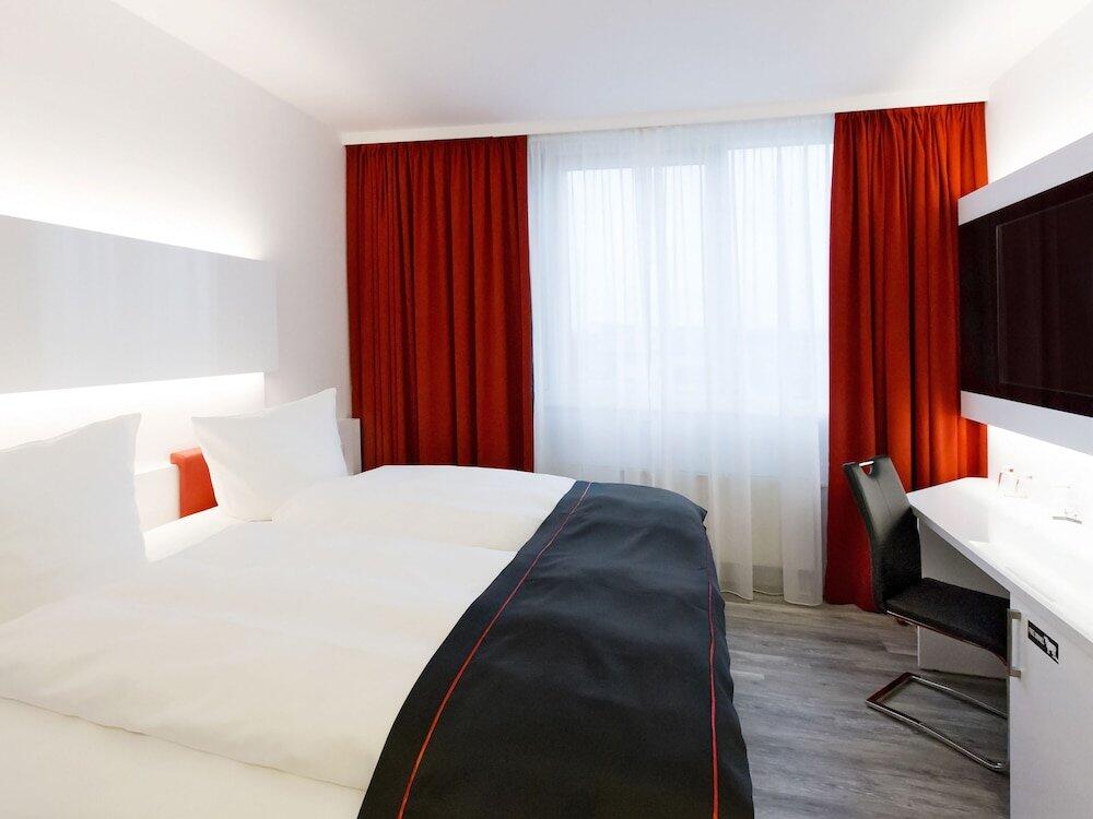 Foto de una habitación de DORMERO Hotel Hannover-Langenhagen Airport