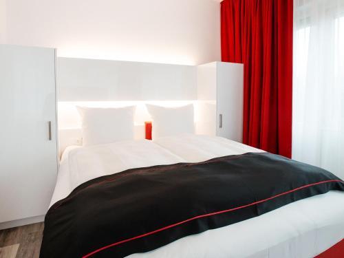 Foto de una habitación de DORMERO Hotel Hannover-Langenhagen Airport
