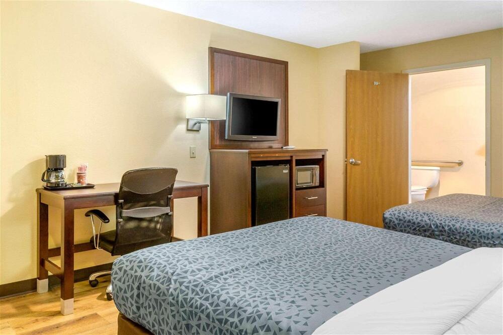 Foto de una habitación de Motel Econo Lodge West - Coors Blvd