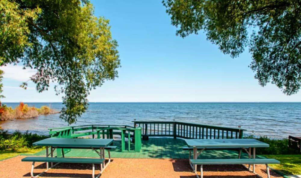Foto del exterior de Hotel Econo Lodge On the Bay