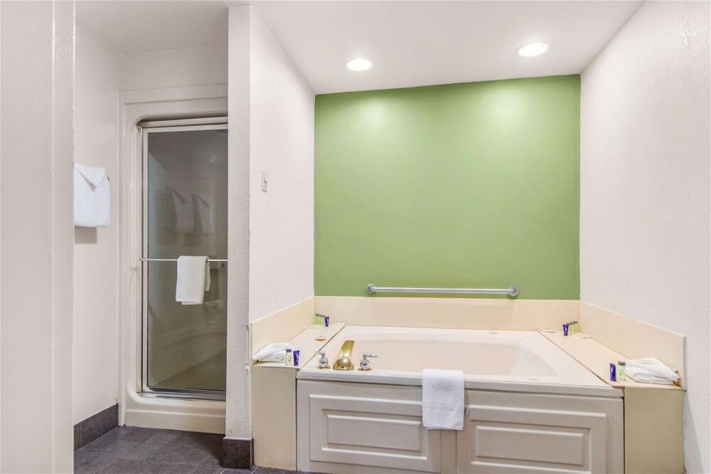 Foto del baño de Hotel Sleep Inn Austintown