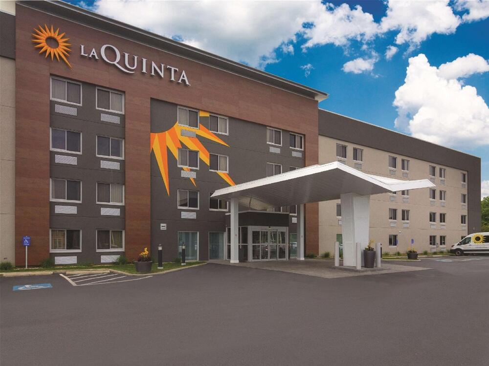 Foto del exterior de Hotel La Quinta by Wyndham Cleveland - Airport North