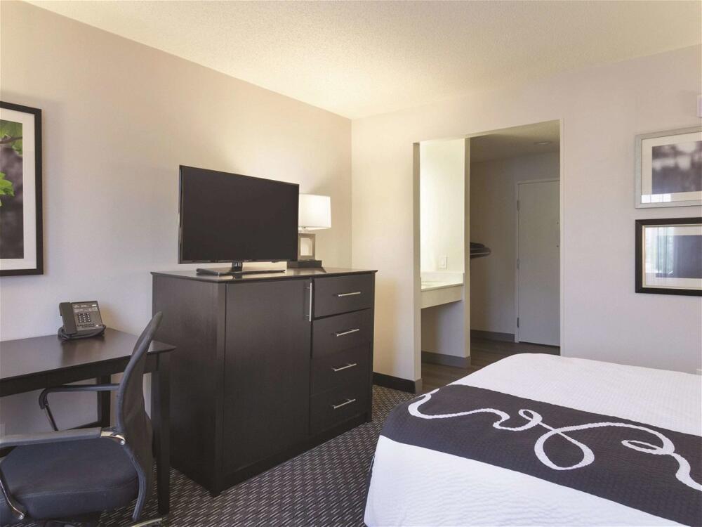 Foto de una habitación de Hotel La Quinta by Wyndham Cleveland - Airport North