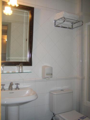 Foto de una habitación de Hostal Canovas