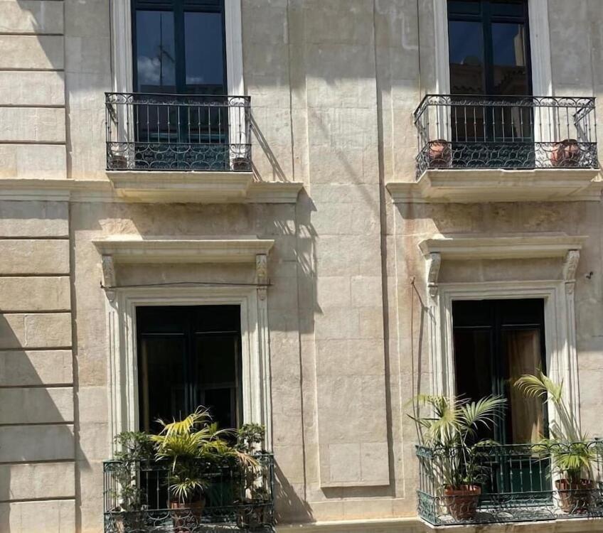 Foto del exterior de LC Hotel Urbano