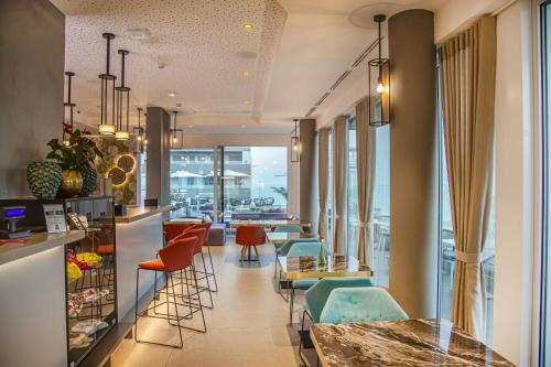 Foto de los servicios de J44 Lifestyle Hotel