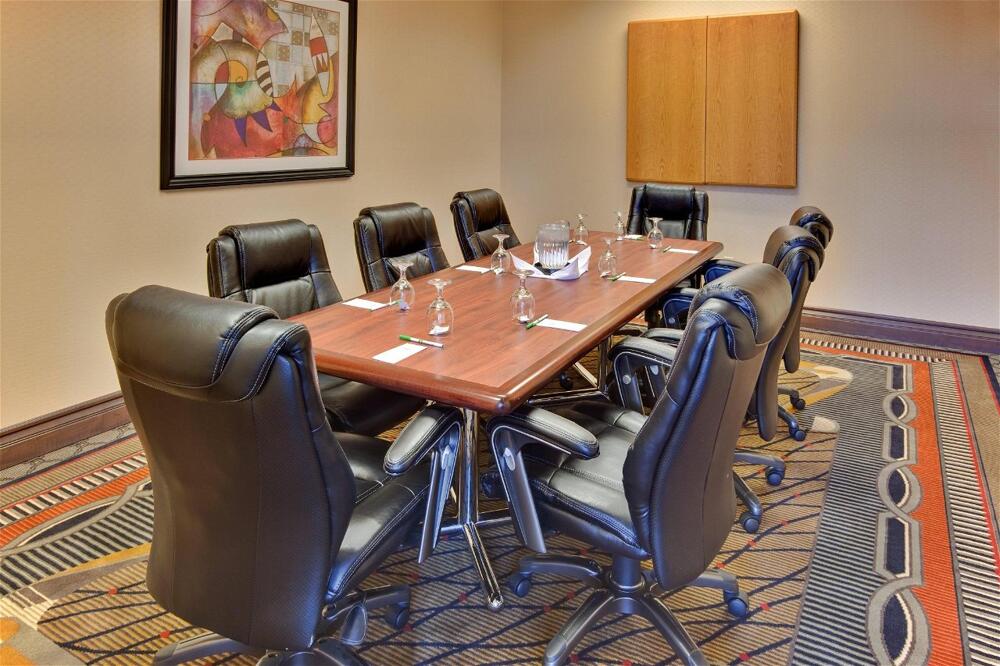 Foto de los servicios de Hotel Holiday Inn &amp;amp; Suites Bakersfield