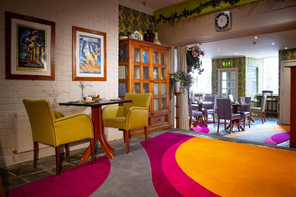 Foto de restauración de Ashley Hotel