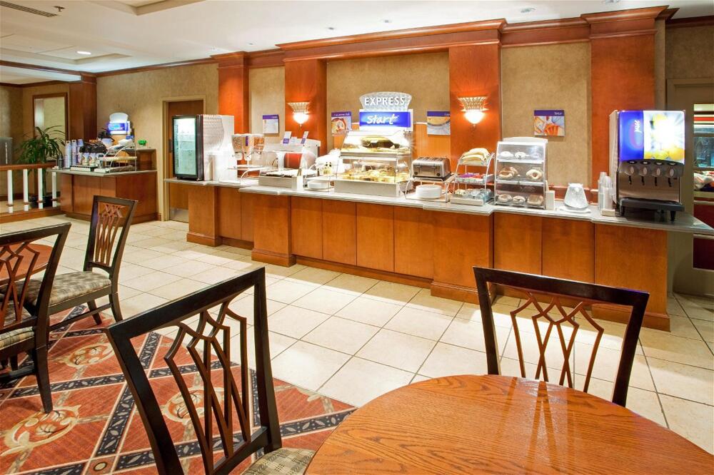 Photo – Holiday Inn Express Hotel &amp;amp; Suites Hagerstown, an IHG Hotel