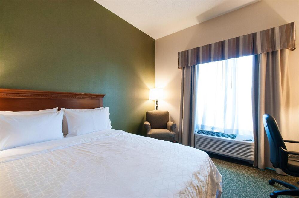 Room – Holiday Inn Express Hotel &amp;amp; Suites Hagerstown, an IHG Hotel