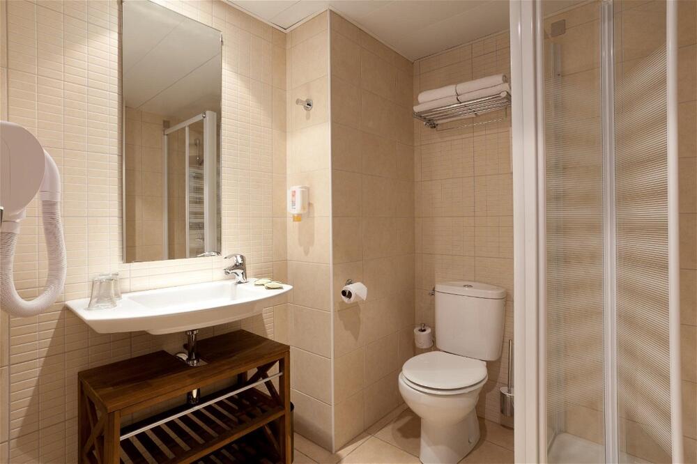 Foto del baño de Hôtel Roissy