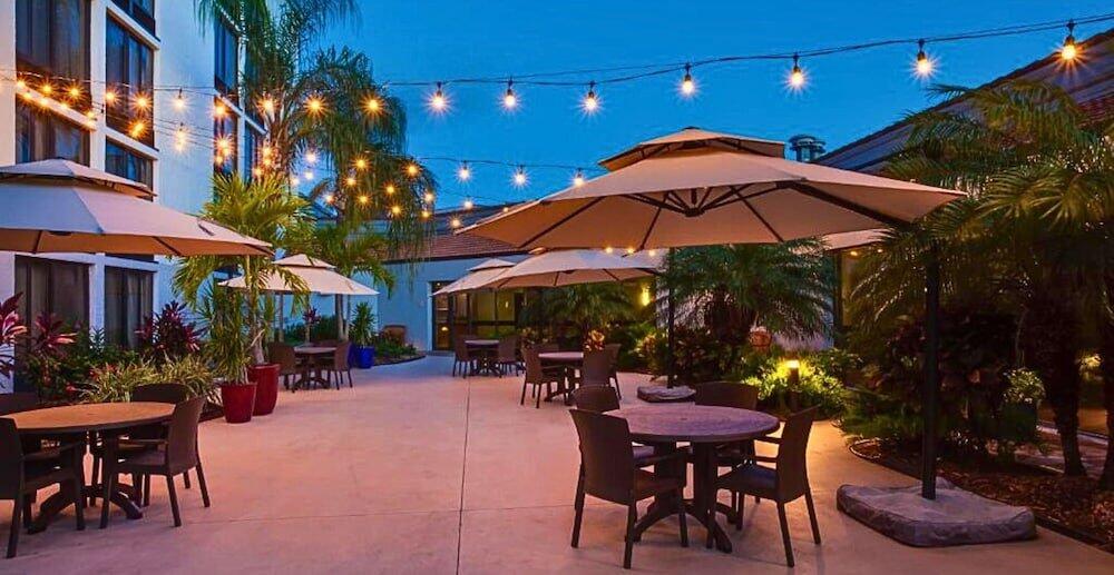 Foto del exterior de Hotel Crowne Plaza Fort Myers At Bell Tower Shops