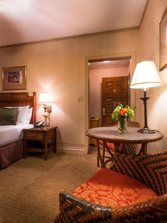 Foto de una habitación de Casablanca Hotel by Library Hotel Collection