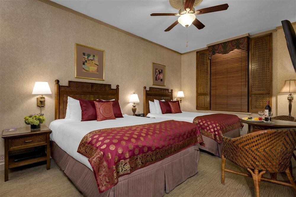Foto de una habitación de Casablanca Hotel by Library Hotel Collection