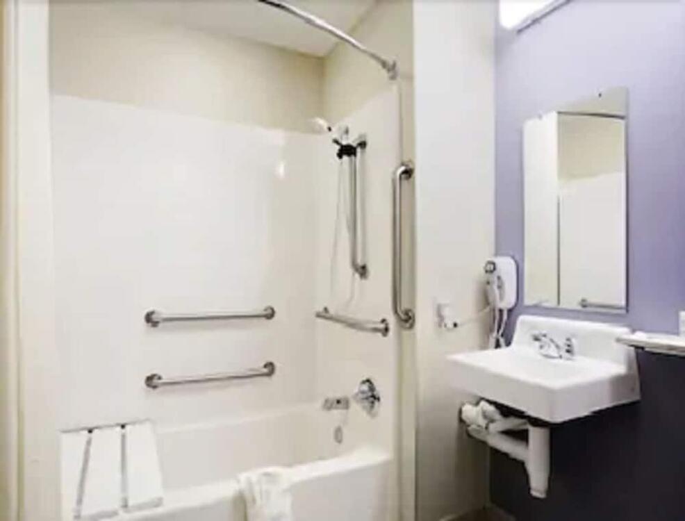 Foto del baño de Hotel Microtel Inn by Wyndham Lexington