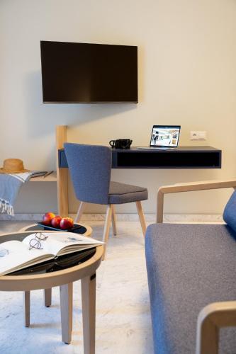 Foto de una habitación de Bourtzi Hotel