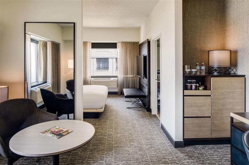 Room – DoubleTree by Hilton Hotel &amp;amp; Suites Jersey City