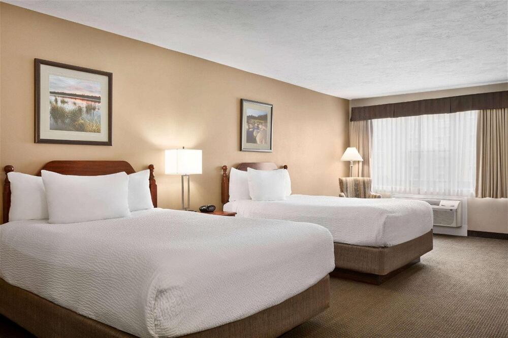 Foto de una habitación de Hotel Days Inn &amp;amp; Suites by Wyndham Moncton