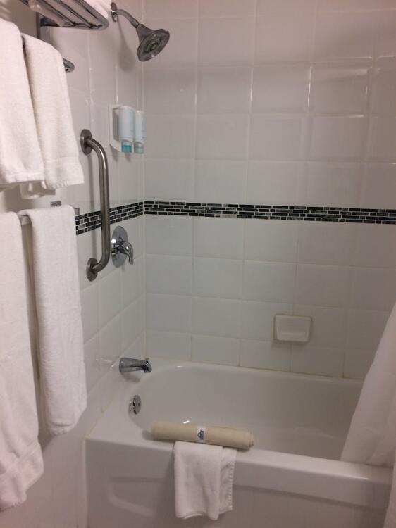 Foto de una habitación de Hotel Days Inn &amp;amp; Suites by Wyndham Moncton