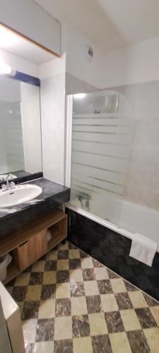 Foto de una habitación de Appart-Hôtel Le Trianon