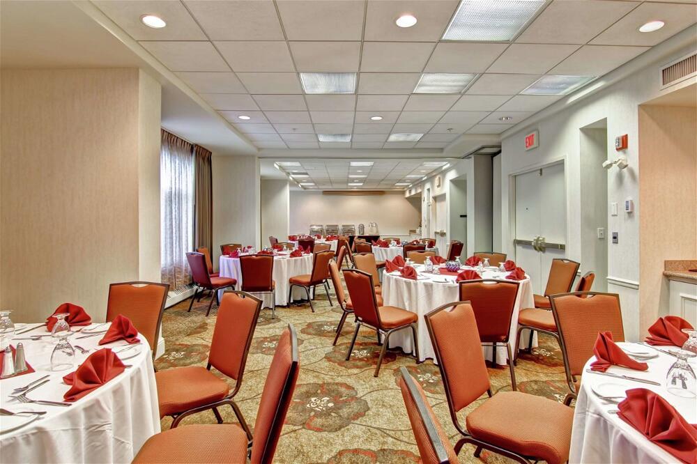 Foto de restauración de Hotel Hilton Garden Inn Calgary Airport