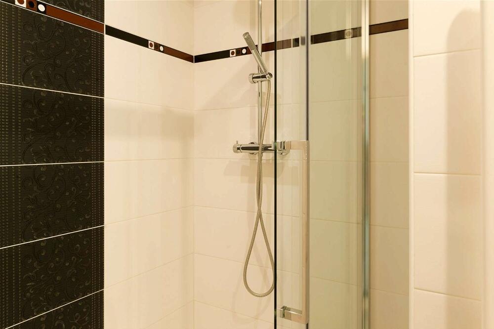 Foto del baño de The Originals Boutique, Hôtel Neptune, Berck-sur-Mer (Inter-Hotel)