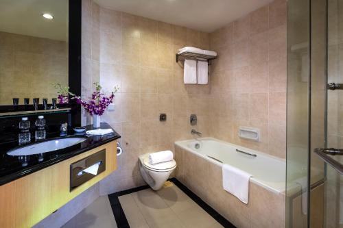 Foto del baño de Hotel Furama City Centre (SG Clean)