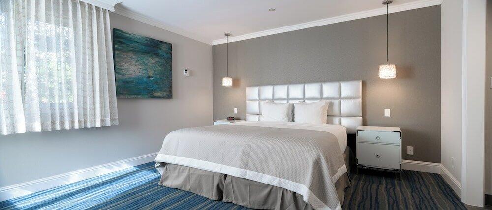 Room – Woodcrest Hotel