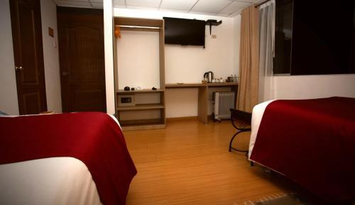 Foto de una habitación de Hotel Koyllur Inn