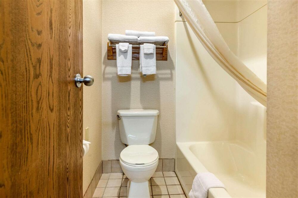 Room – Hotel Econo Lodge Traverse City