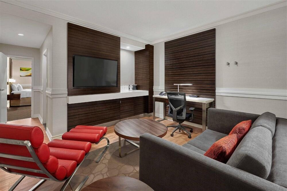Foto de una habitación de Delta Hotels by Marriott Edmonton Centre Suites