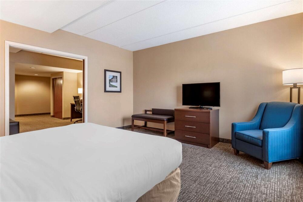 Foto de una habitación de Hotel Comfort Suites Downtown Carlisle