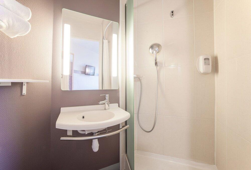 Foto del baño de B&amp;amp;B HOTEL Marne-la-Vallée Bussy-Saint-Georges