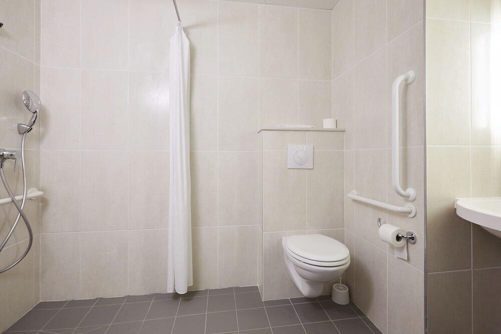 Foto del baño de B&amp;amp;B HOTEL Marne-la-Vallée Bussy-Saint-Georges