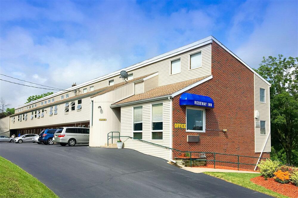 Foto del exterior de Hotel Rodeway Inn State College - near University