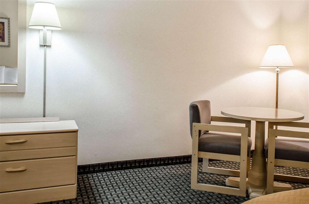 Foto de una habitación de Hotel Rodeway Inn State College - near University