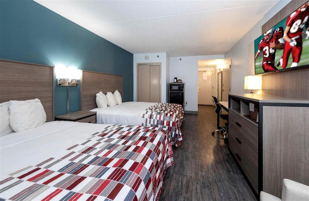 Foto de una habitación de Hotel Red Roof Inn &amp;amp; Suites Wilmington – New Castle