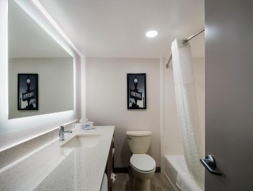 Foto del baño de Hotel Comfort Inn Arlington Boulevard