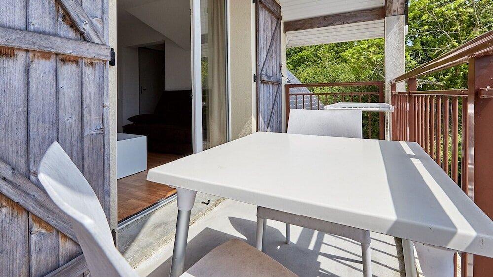 Foto de una habitación de Camping Vacancéole - Le Domaine de la Corniche - Deauville Sud